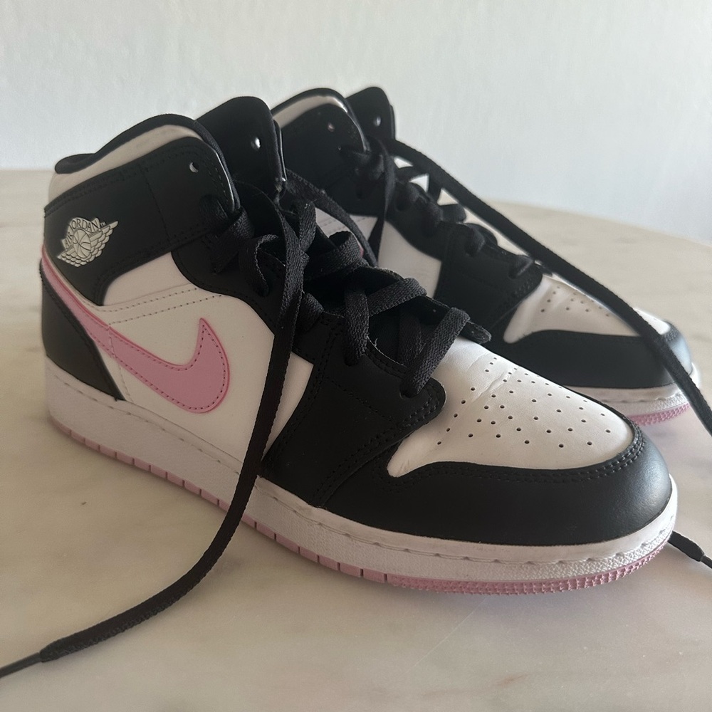Jordan 1 Mid White Black Light Arctic Pink excellent condition US size 7Y